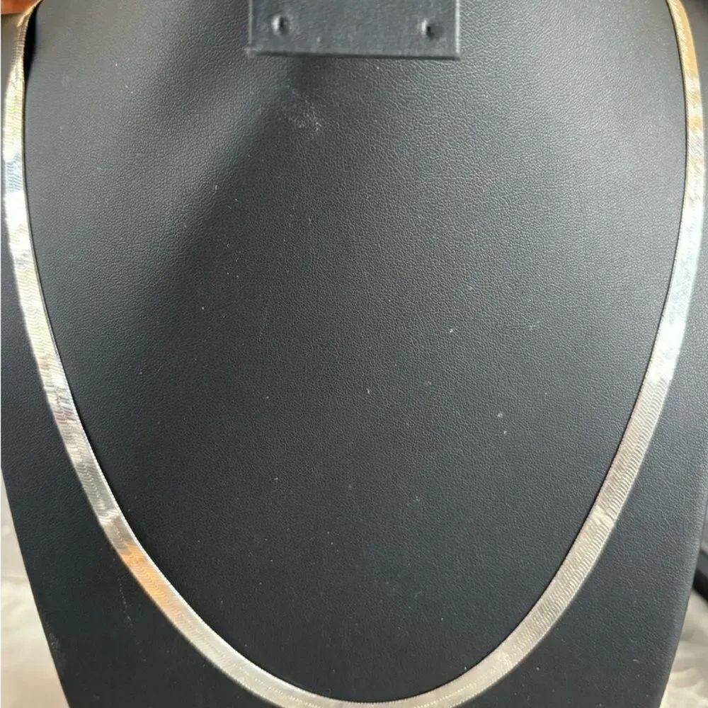 12/5–27 Vintage Sterling Silver Herringbone Necklace